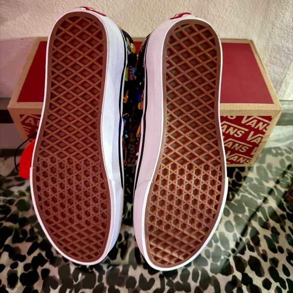 Rare Simpson’s Christmas Vans NWT - Picture 4 of 4